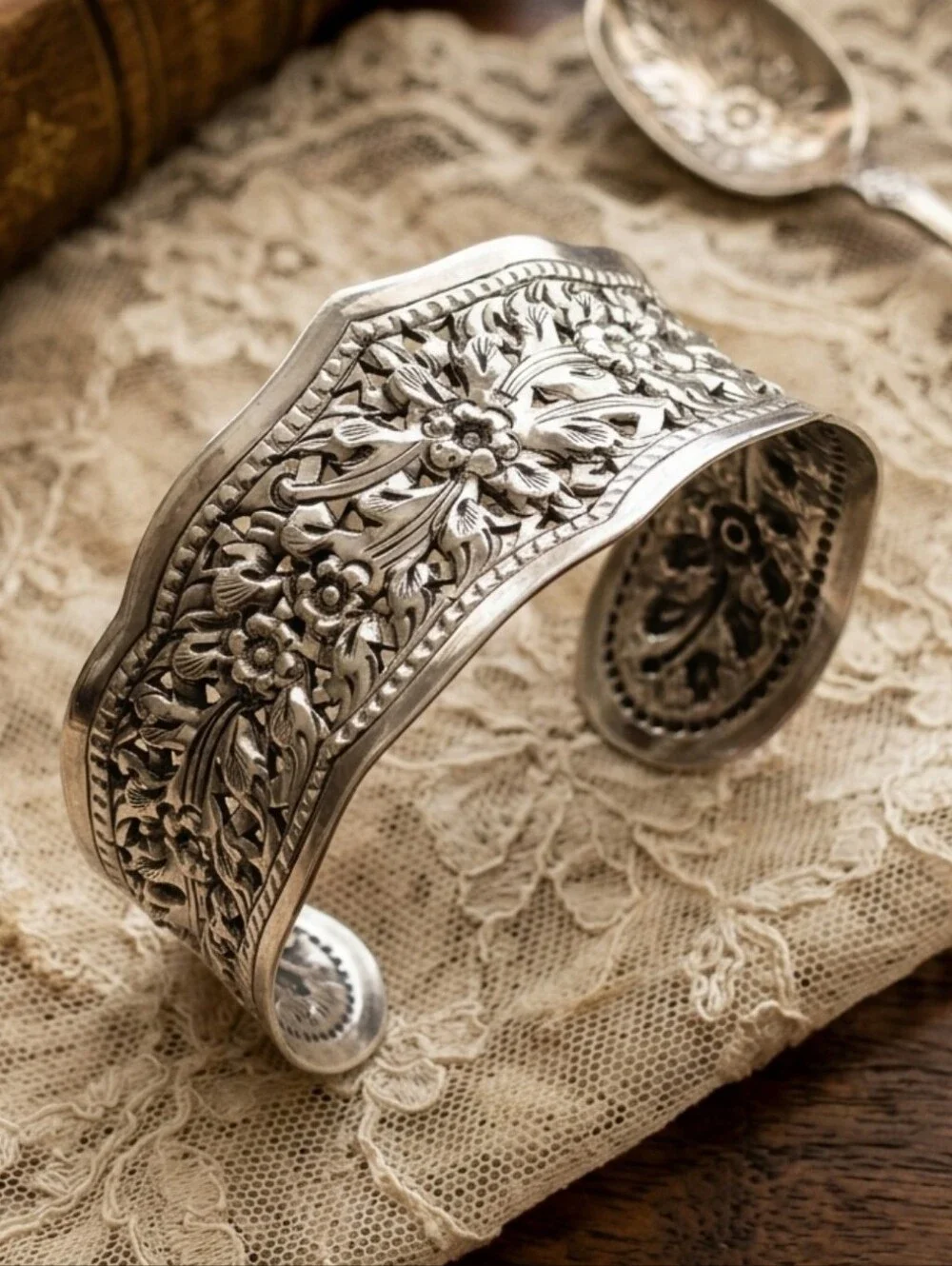 Stunning Vintage Artisan Crafted Sterling Silver Wide Cuff